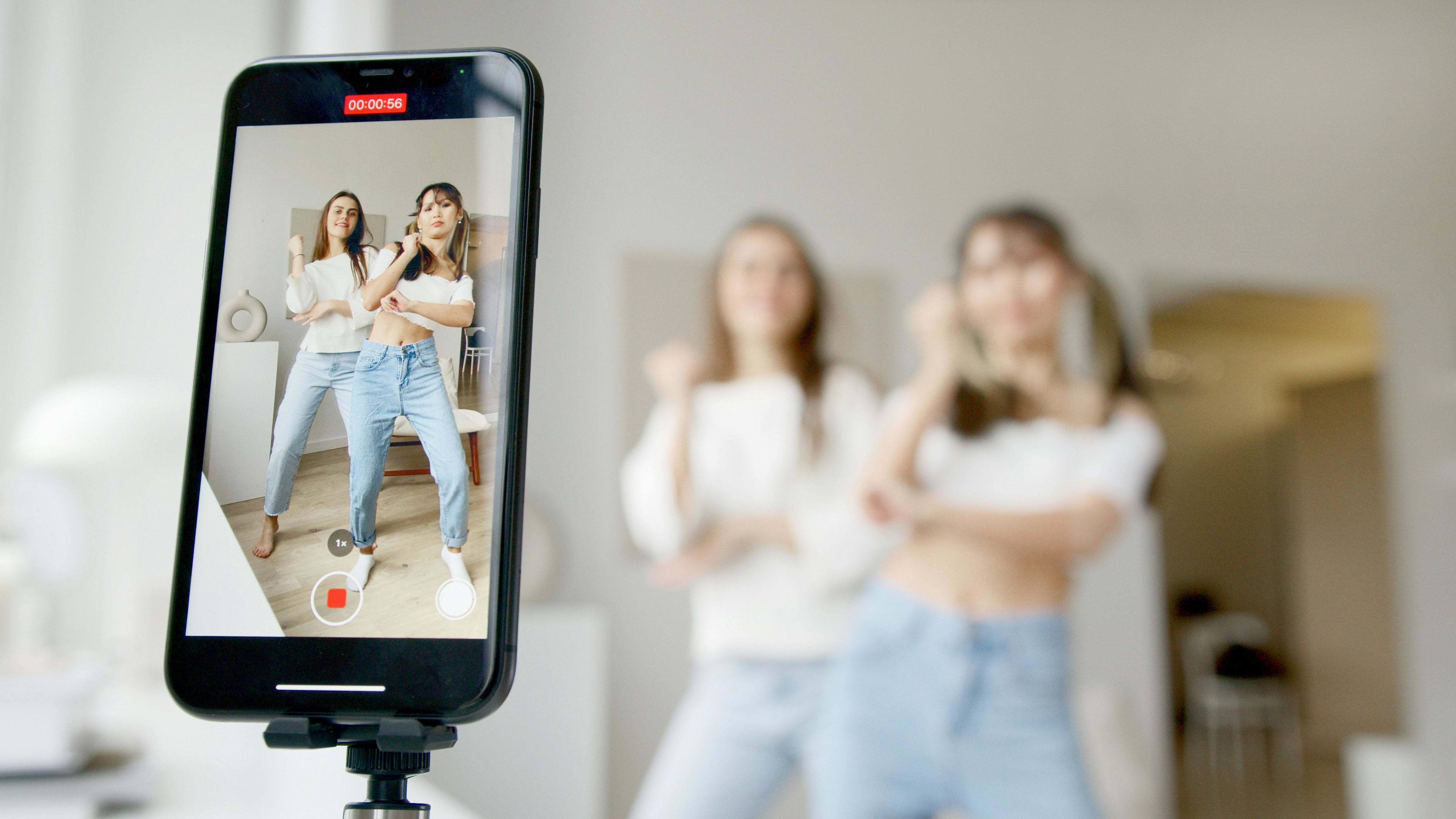 Beitrags Bild: Ertragsteuerliche Behandlung von Influencern/Influencerinnen