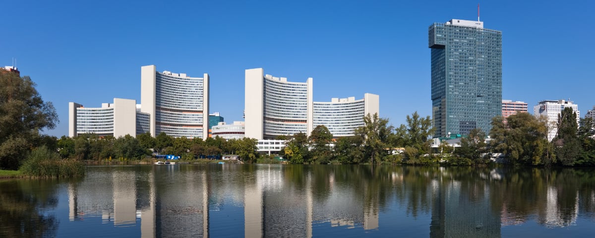Hinter den Kulissen der UN: Mein Erlebnis bei der Vienna International Model United Nations - Interview mit Christina Schimetta, LL.B. (WU)