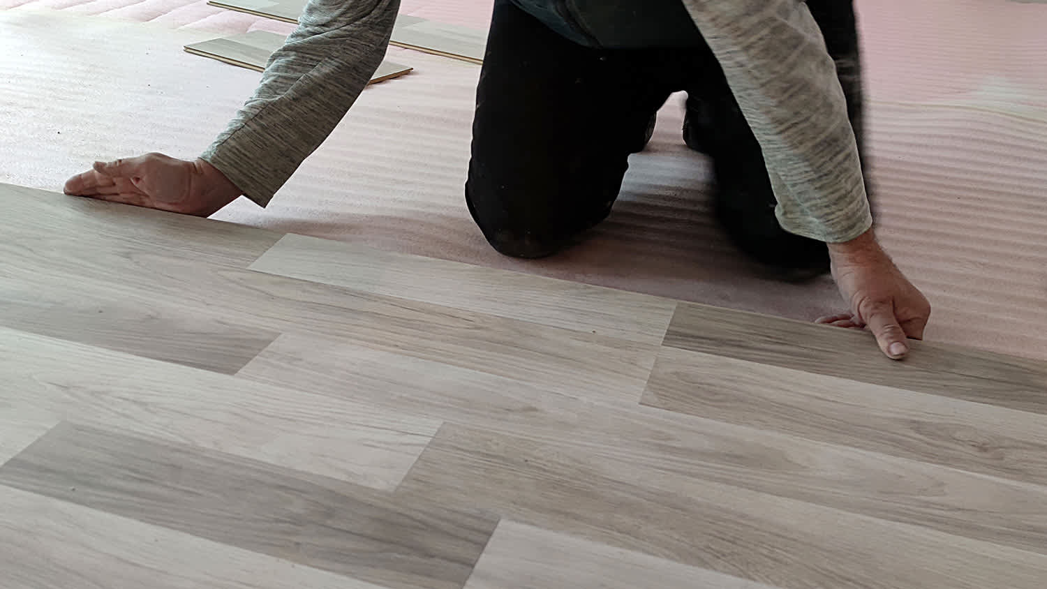 Installation of laminate flooring in the living roo