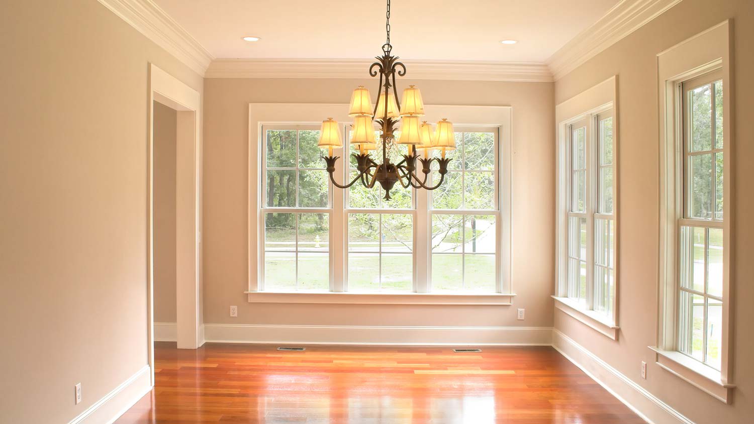empty dining room with cope crown molding