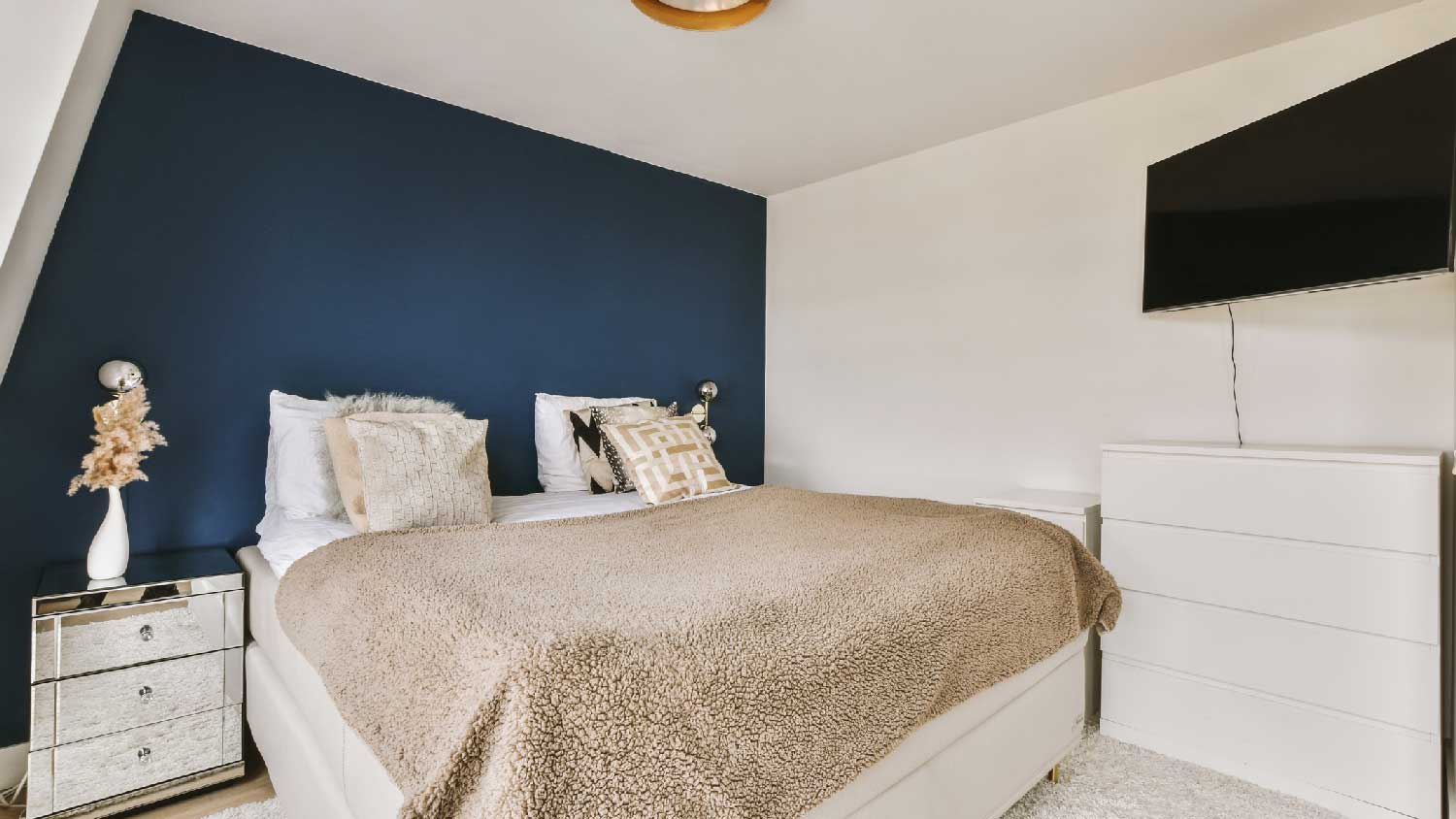 A guest bedroom with an accent wall