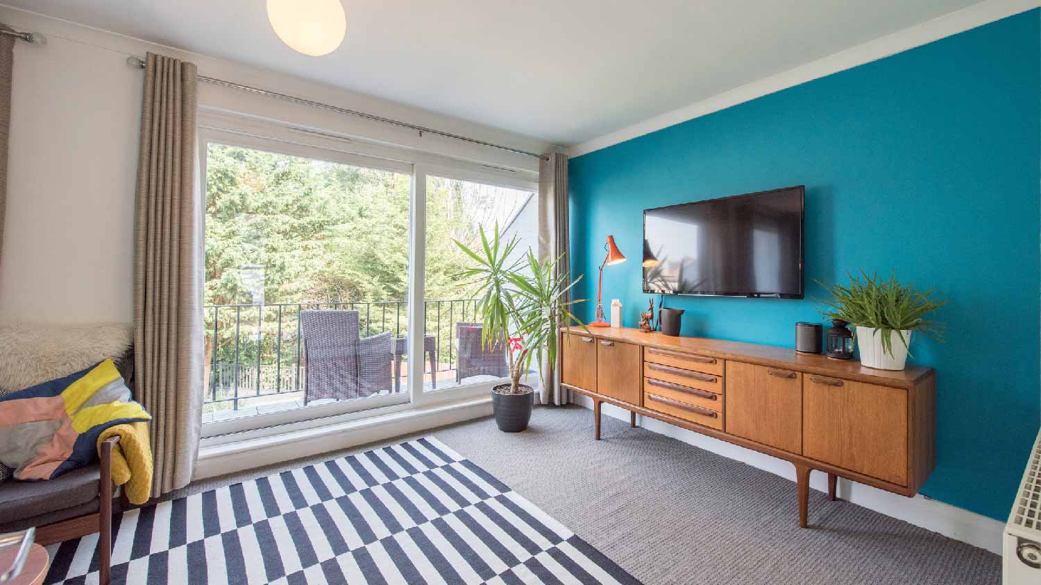 A living room with an accent wall