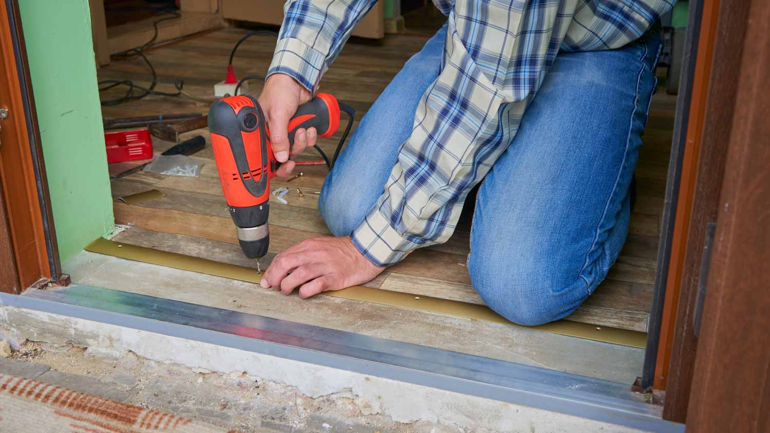 Man making a threshold on the floor