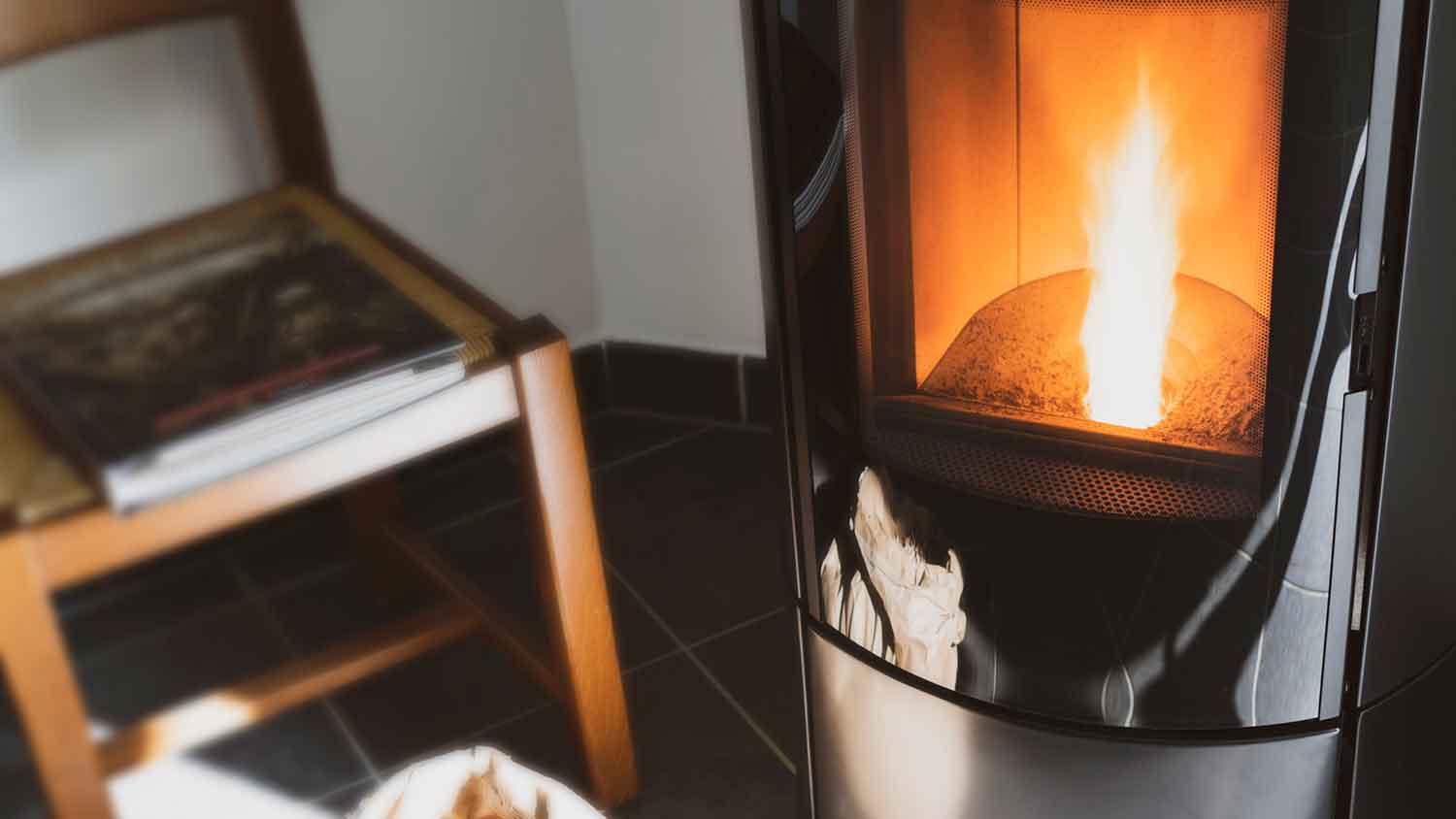 Pellets burning in a pellet stove