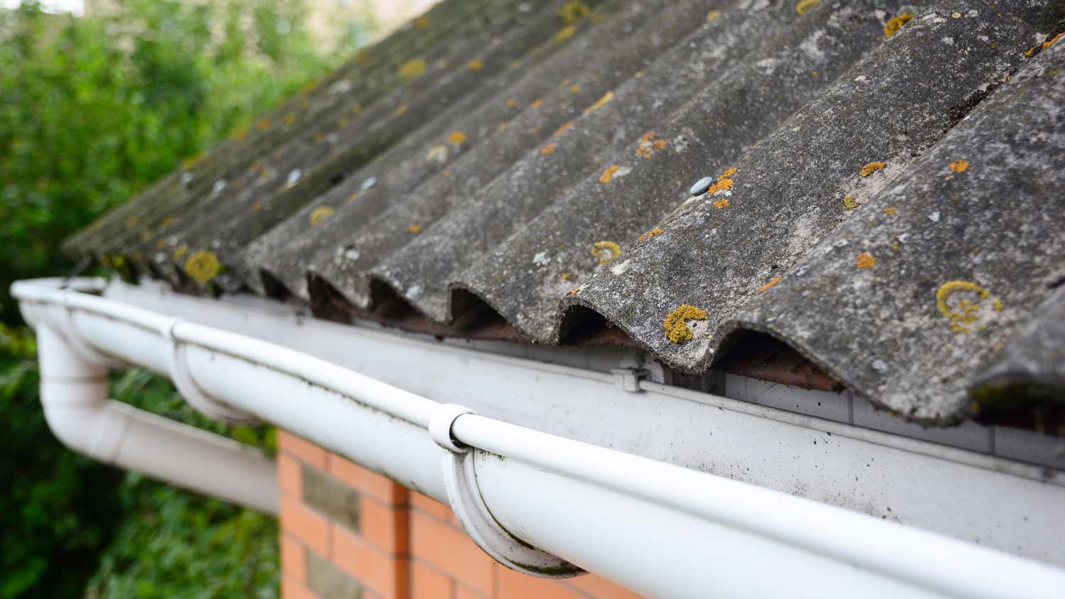 house with asbestos on roof