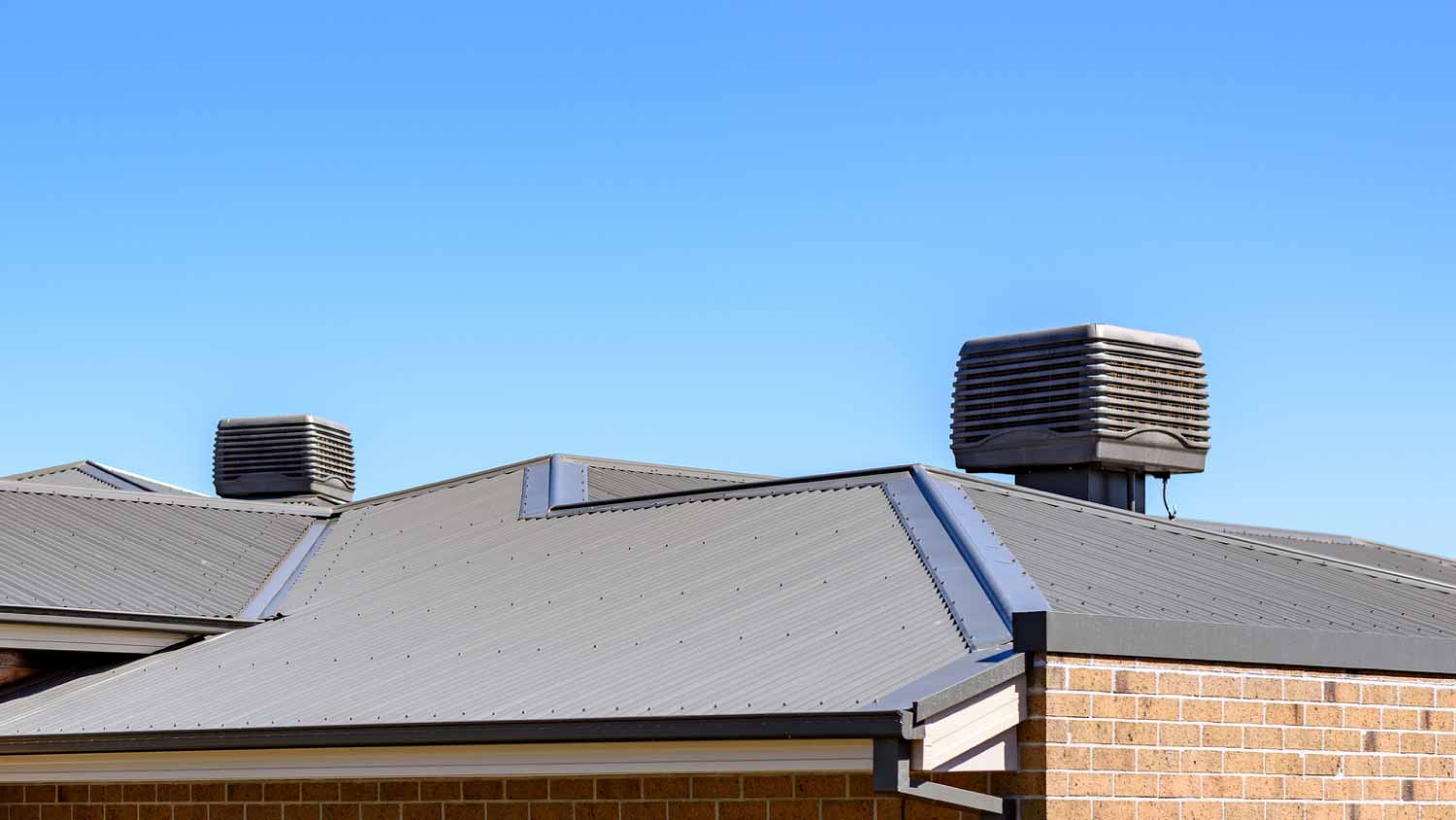 Evaporative air conditioning on the roof