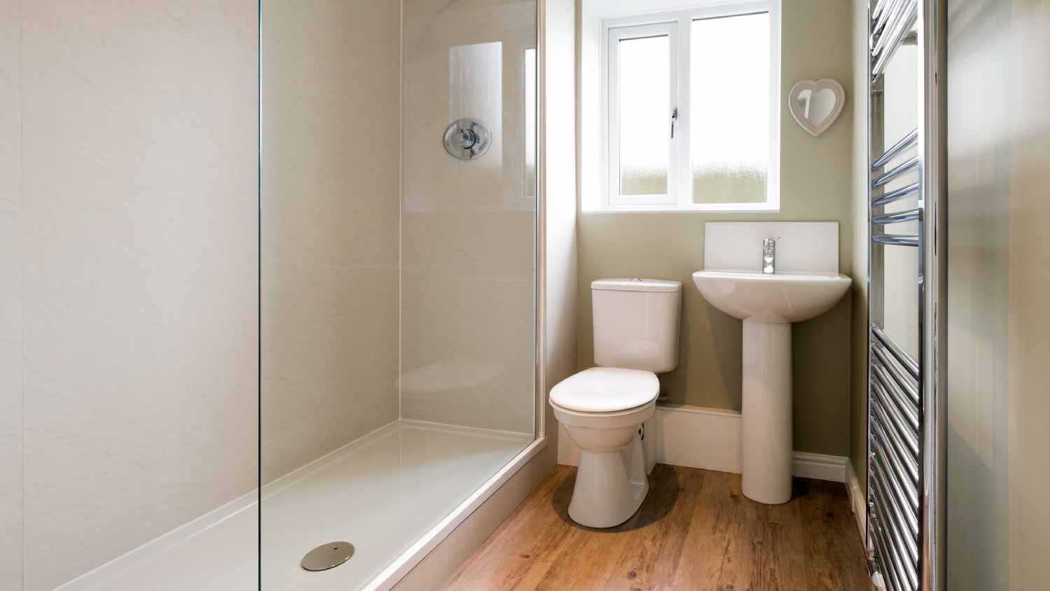 minimalist modern bathroom