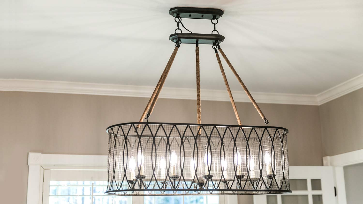 ceiling light fixture in dining room