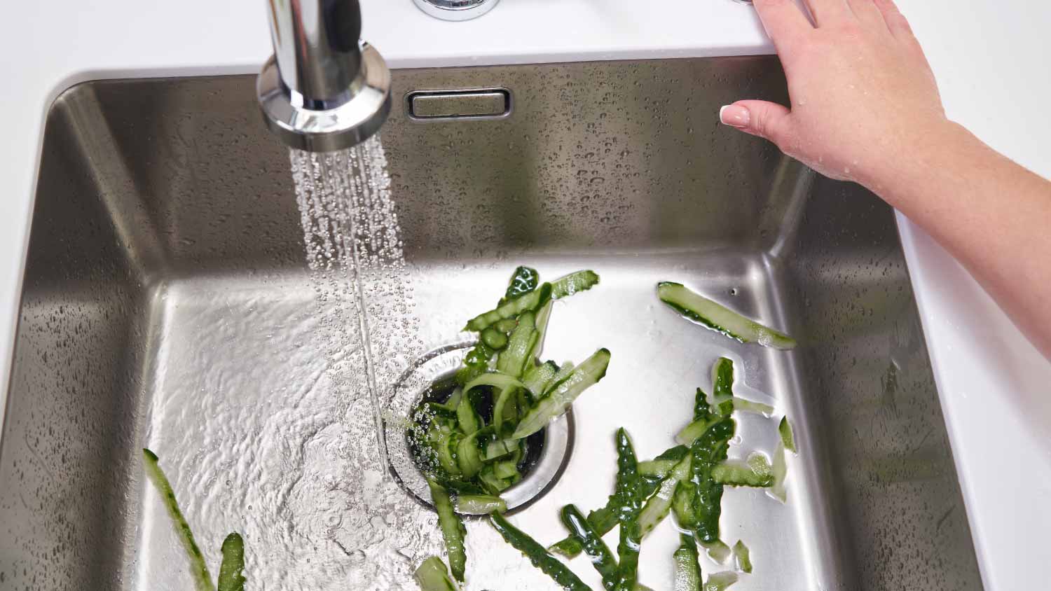 Food waste disposer machine in sink