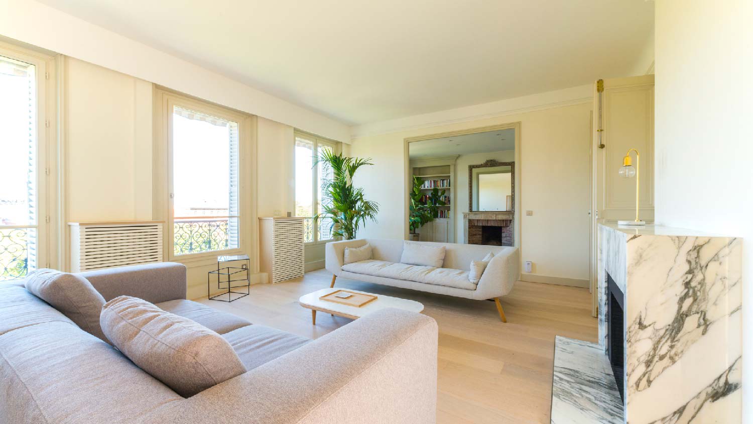 A luxury living room with laminate flooring