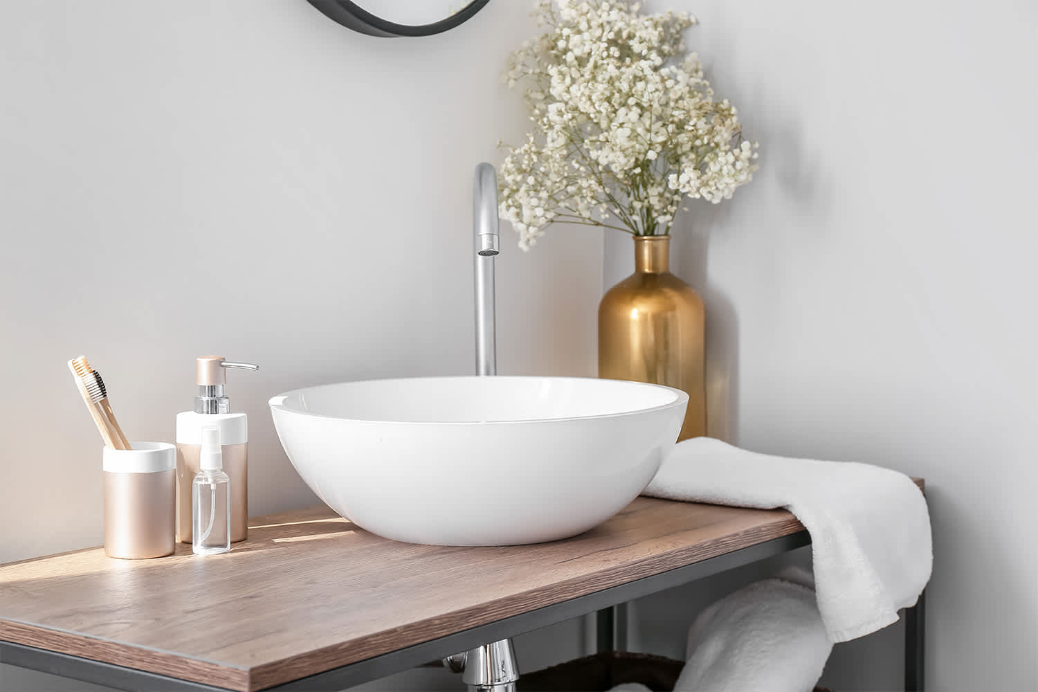 Bathroom vanity with vessel sink