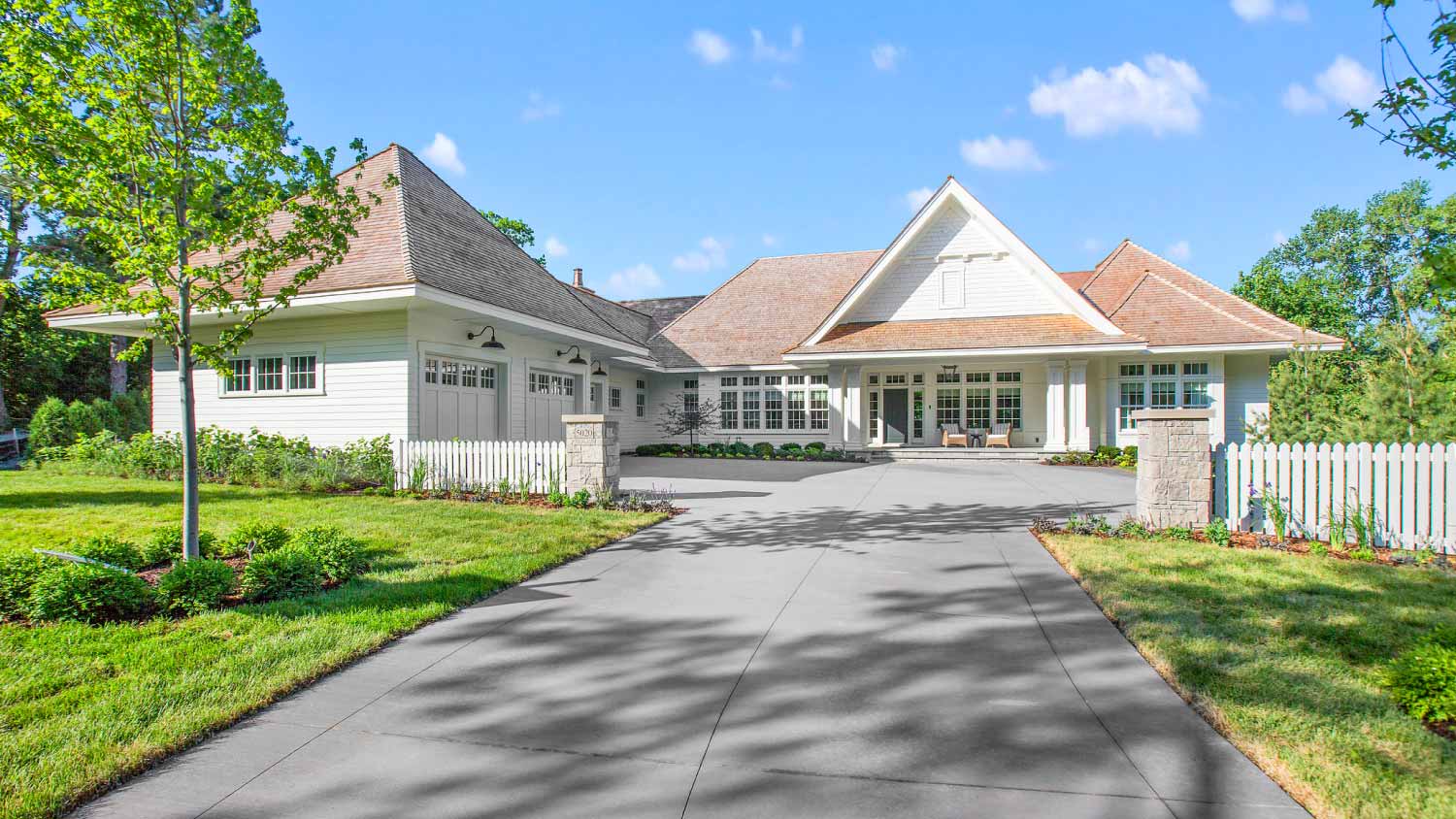 House with a large driveway