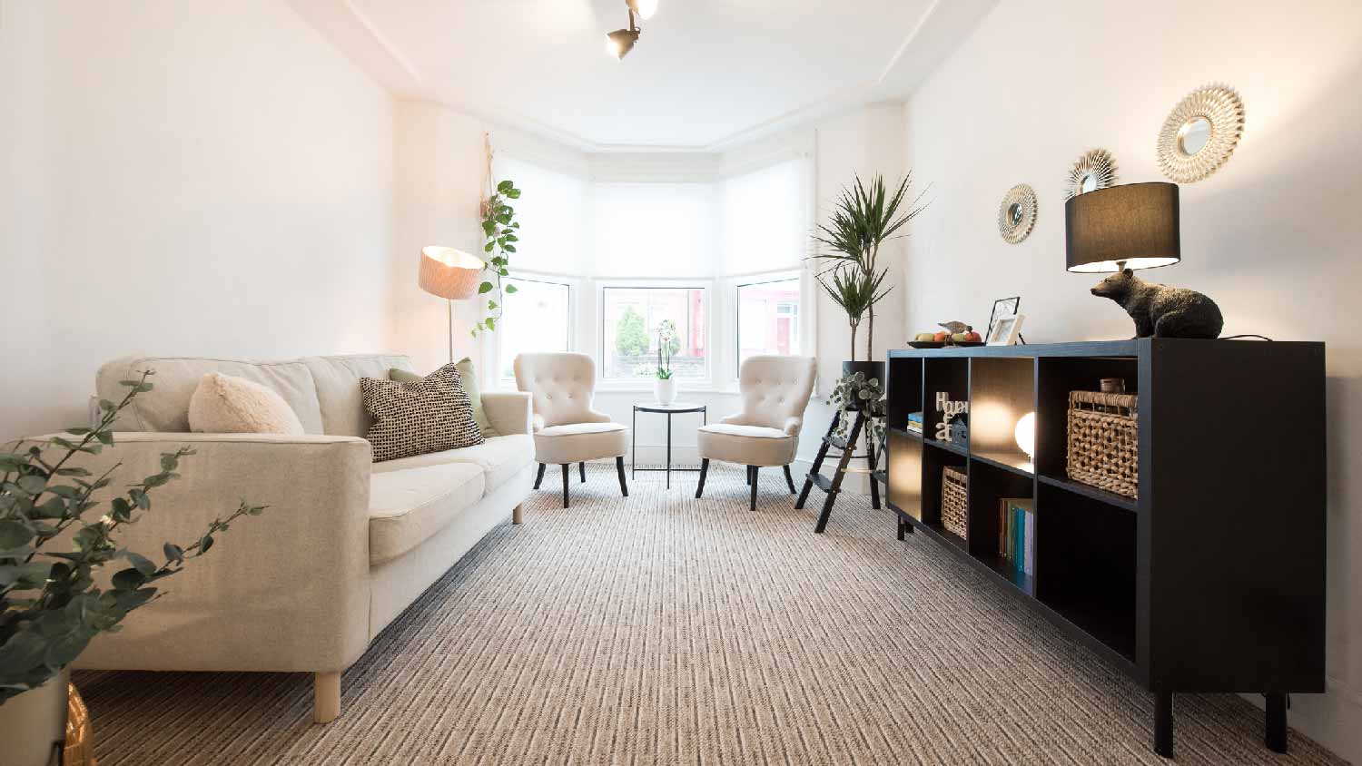 A living room with a carpet with pattern