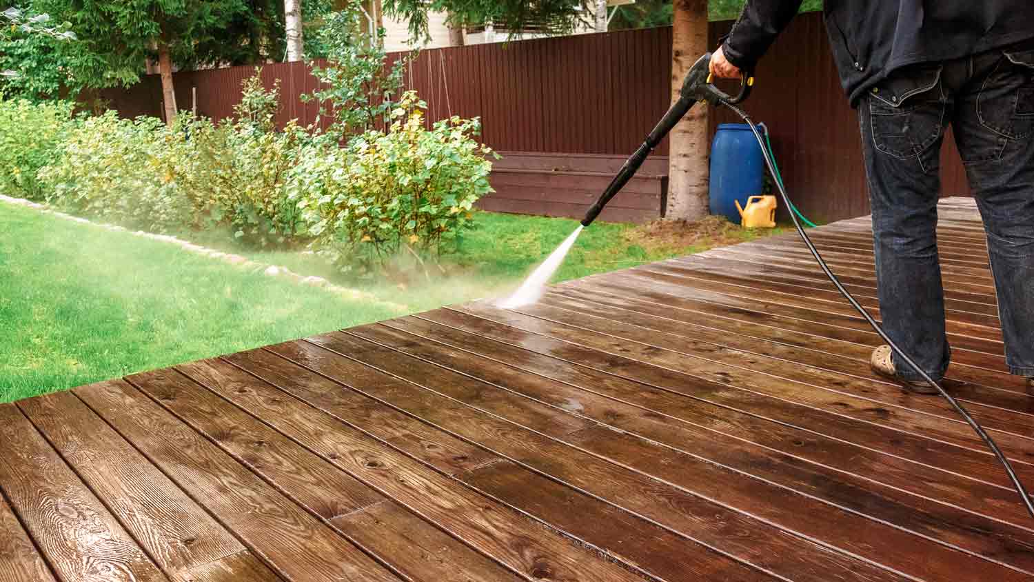 professional cleaning wood deck