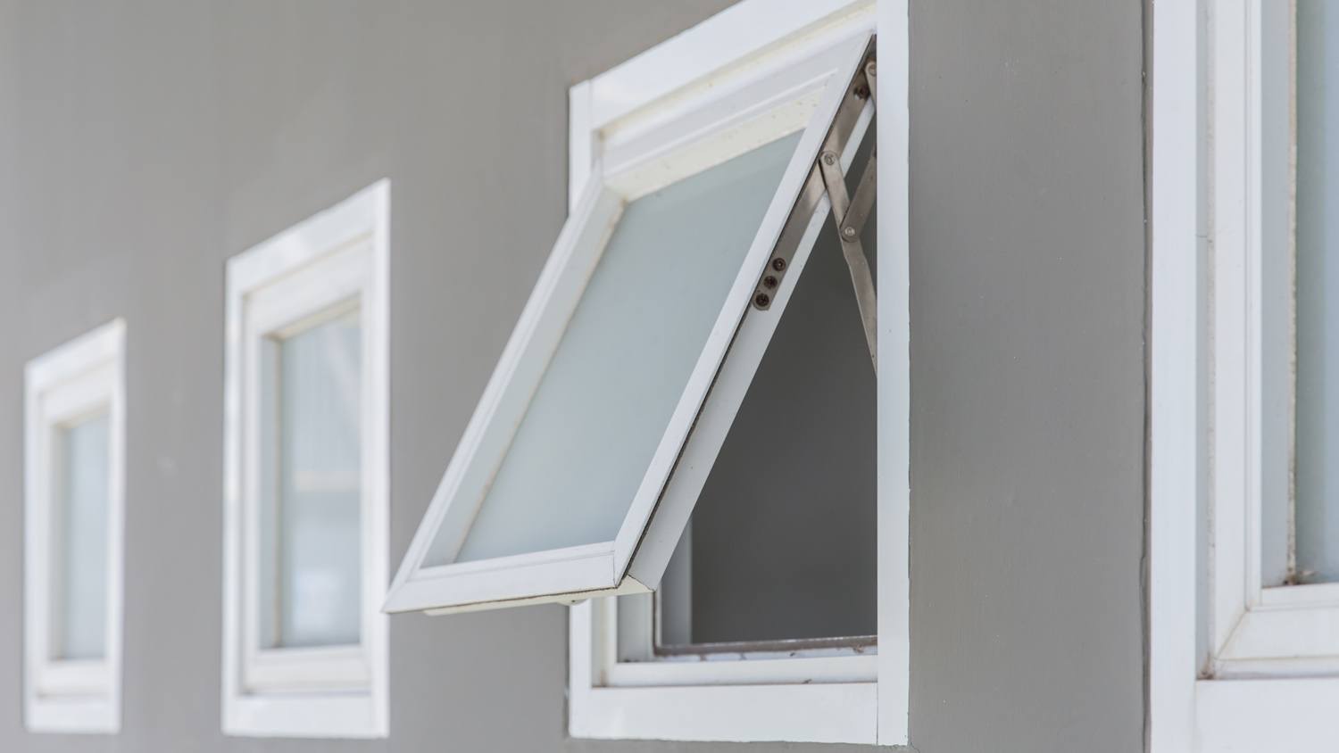 awning window open, modern home aluminum push windows.