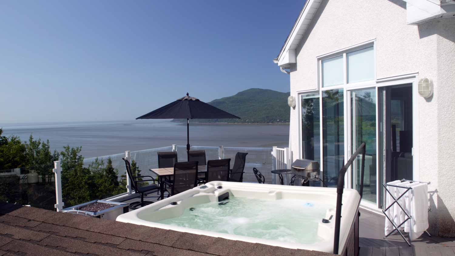 House with a hot tub