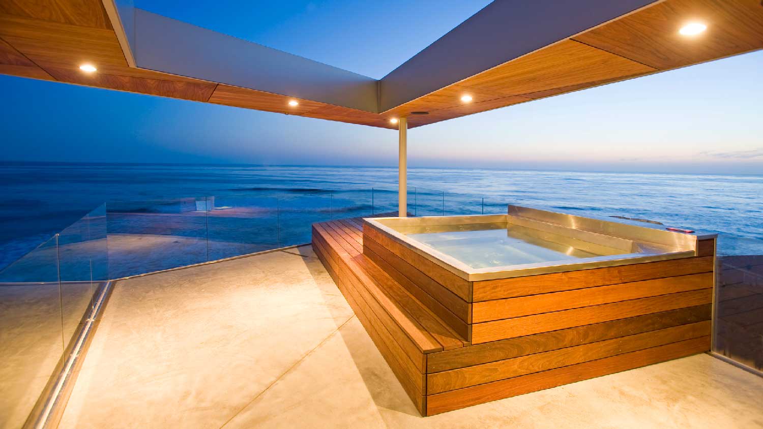An oceafront hot tub