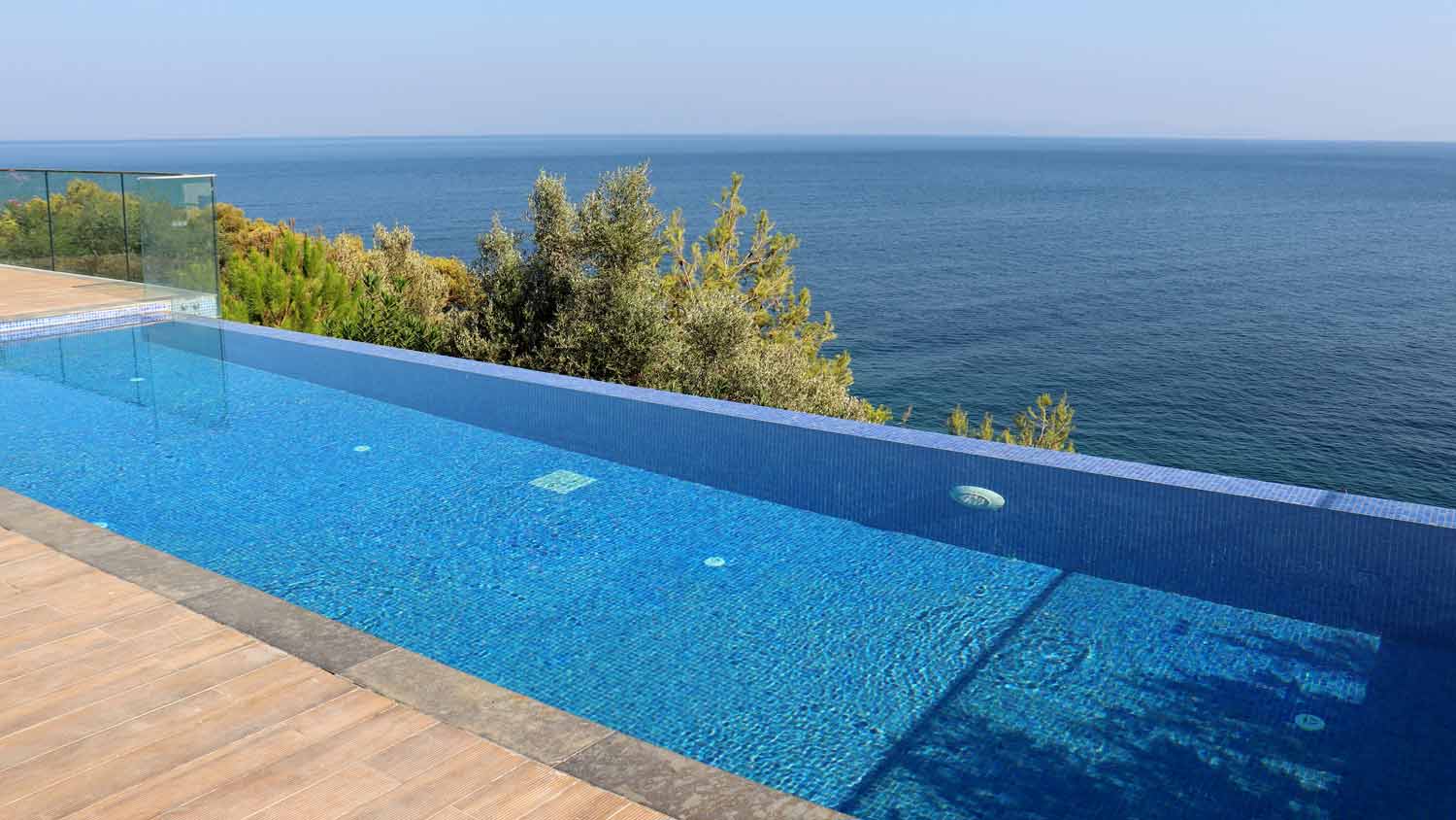 empty infinity pool