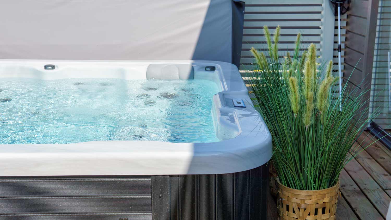 close up of hot tub on terrace