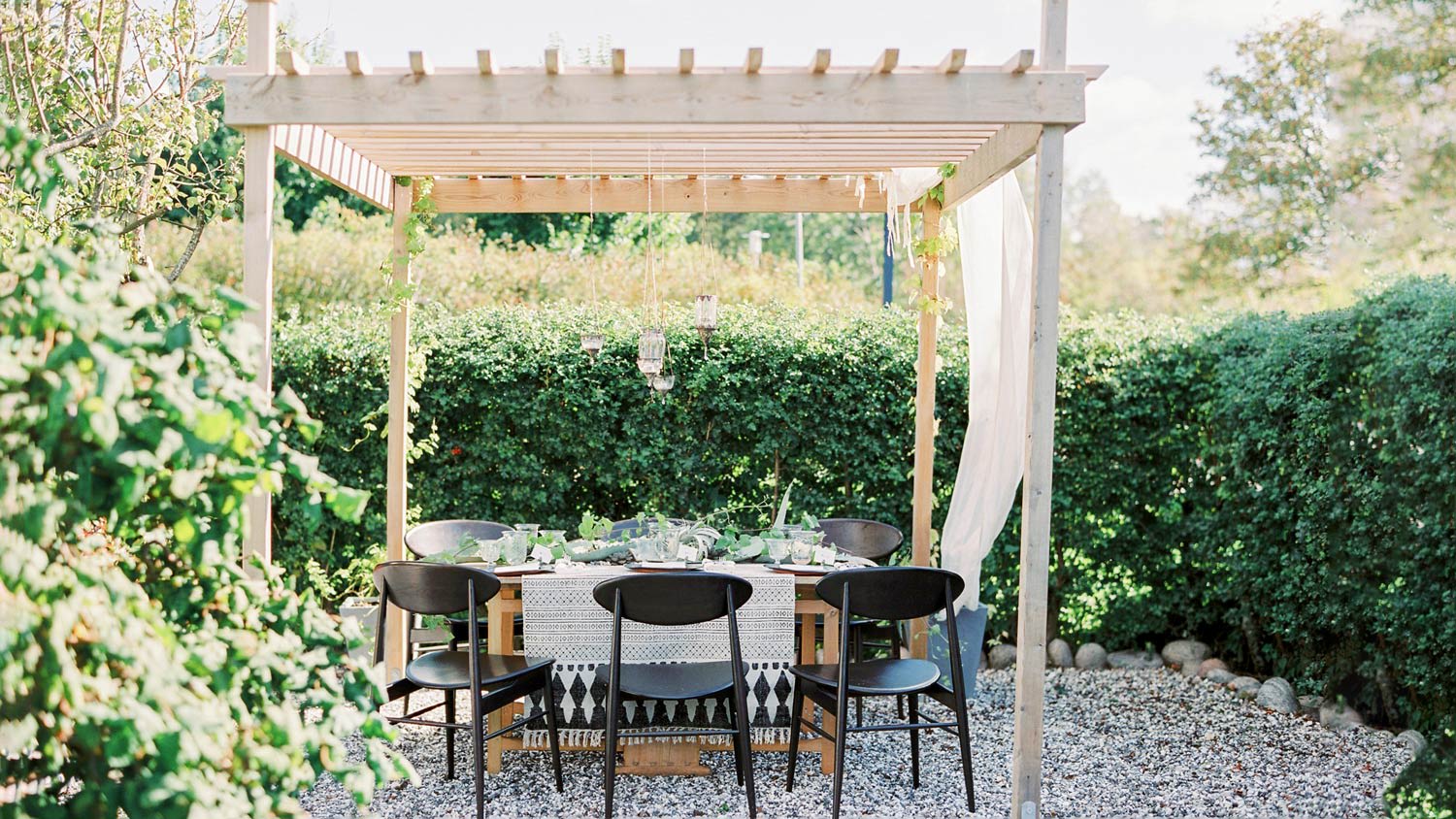 Sunny table set up under pergola