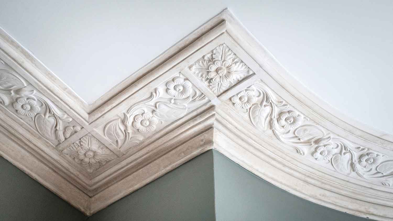 Detail of a plaster crown molding installed in the room