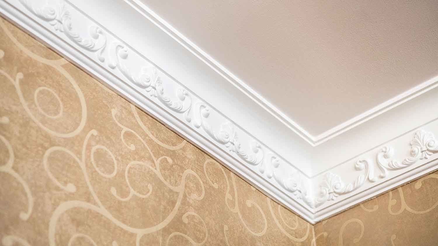 Polyurethane crown molding installed in the living room