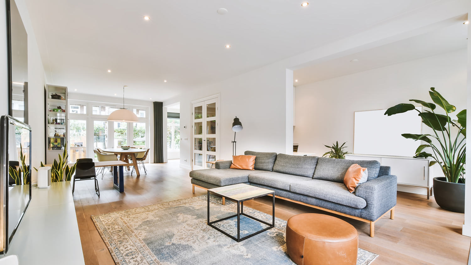 A bright spacious living room