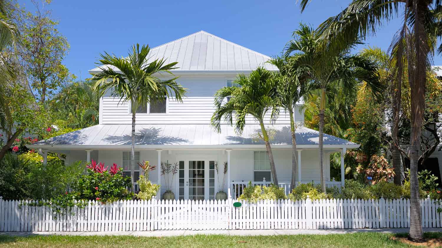 A townhouse with palm trees in its yard