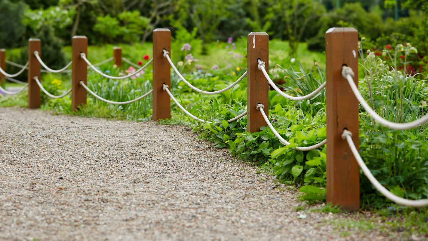 Garden rope fence