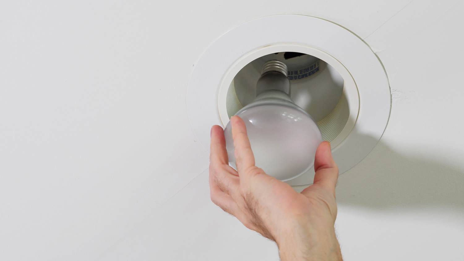 screw in recessed light bulb