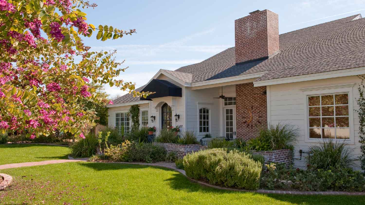 A beautiful house with lawn in the front yard