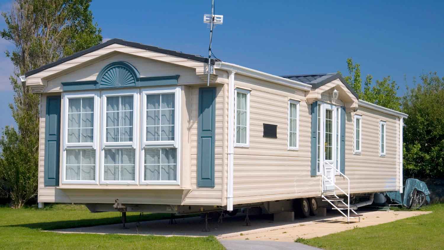Luxury mobile home exterior with antenna