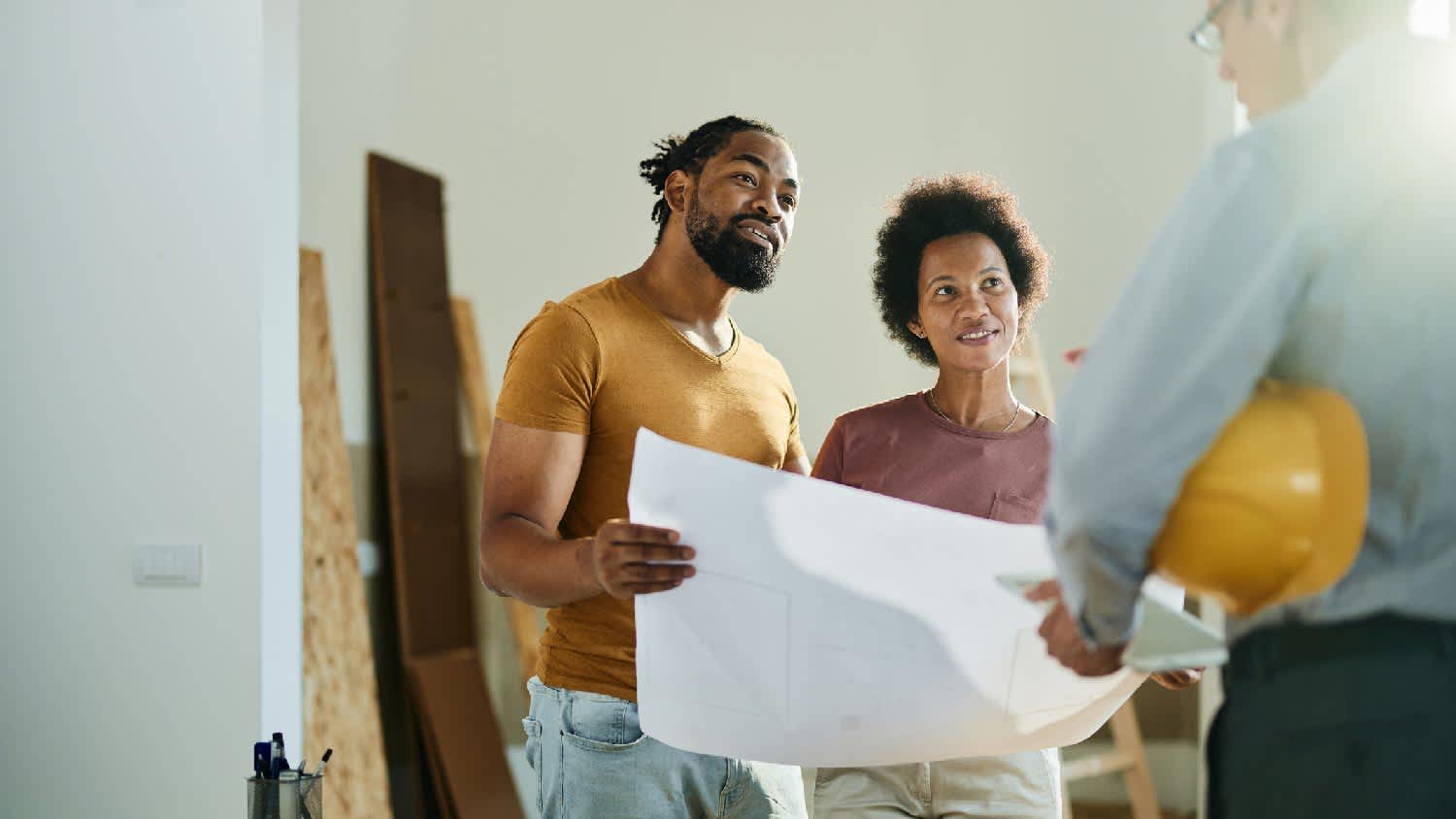 A couple talking with the home builder