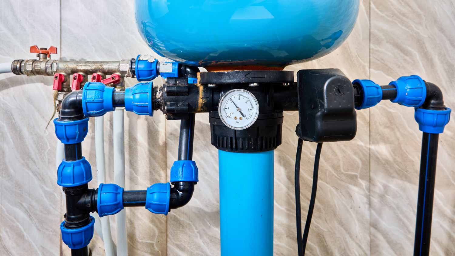 Pressure tank store and supply water