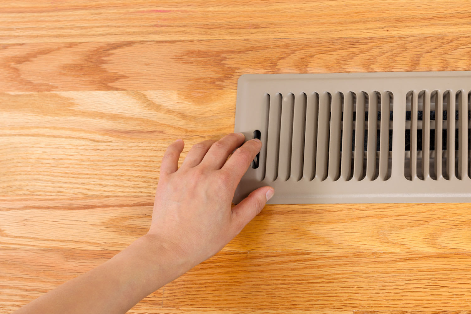 opening/closing floor vent hear