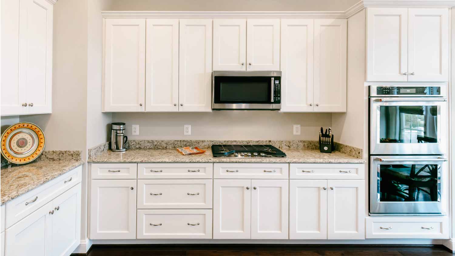 White kitchen cabinets