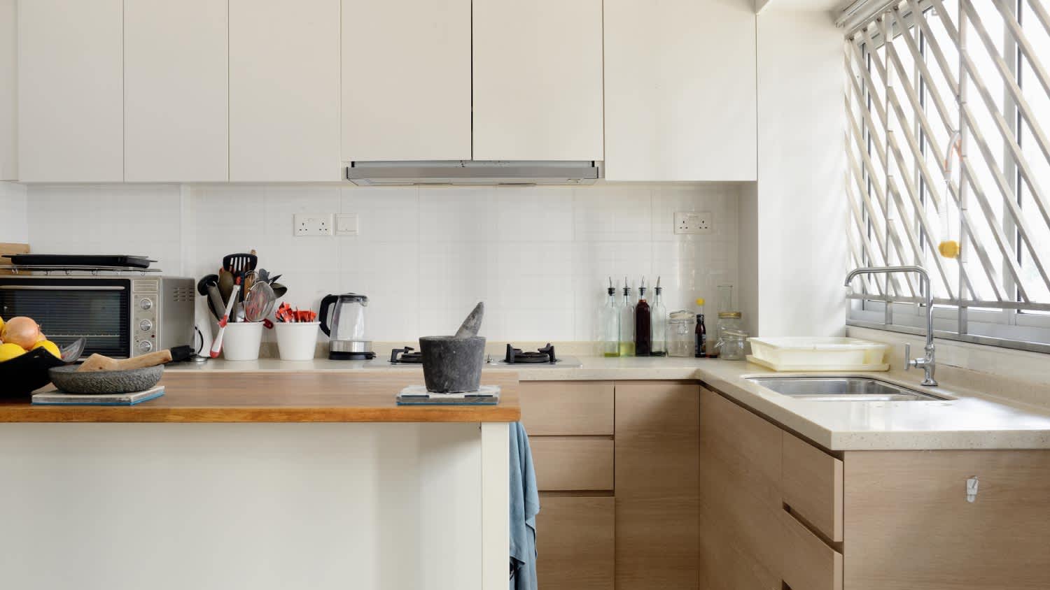 A kitchen with white cabinets