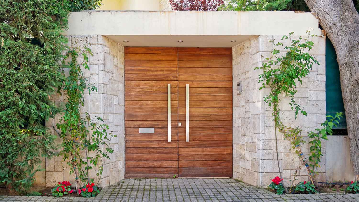 Solid core house exterior door