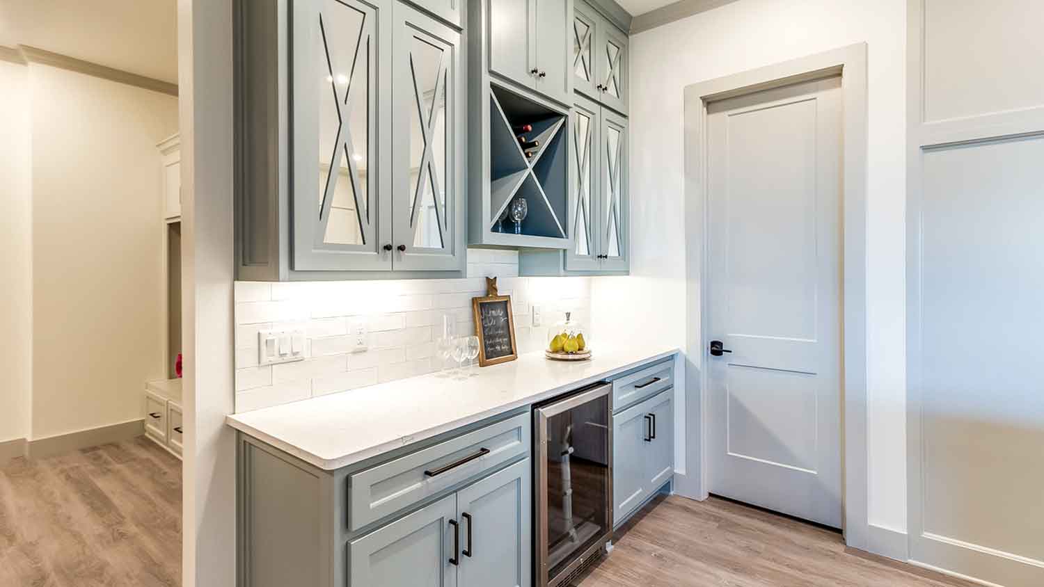 Butler pantry area with cabinets