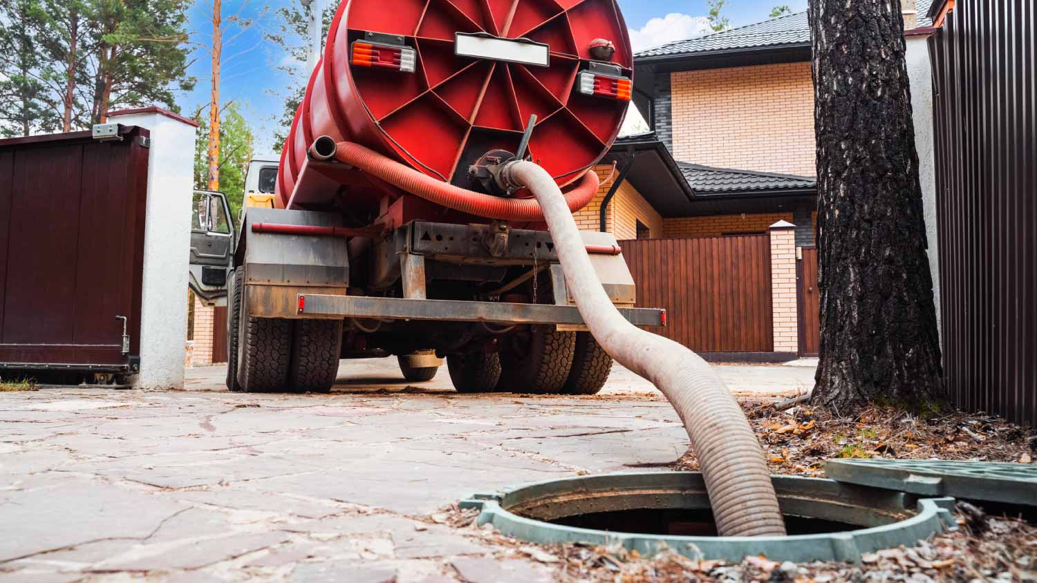 Sewer pumping machine