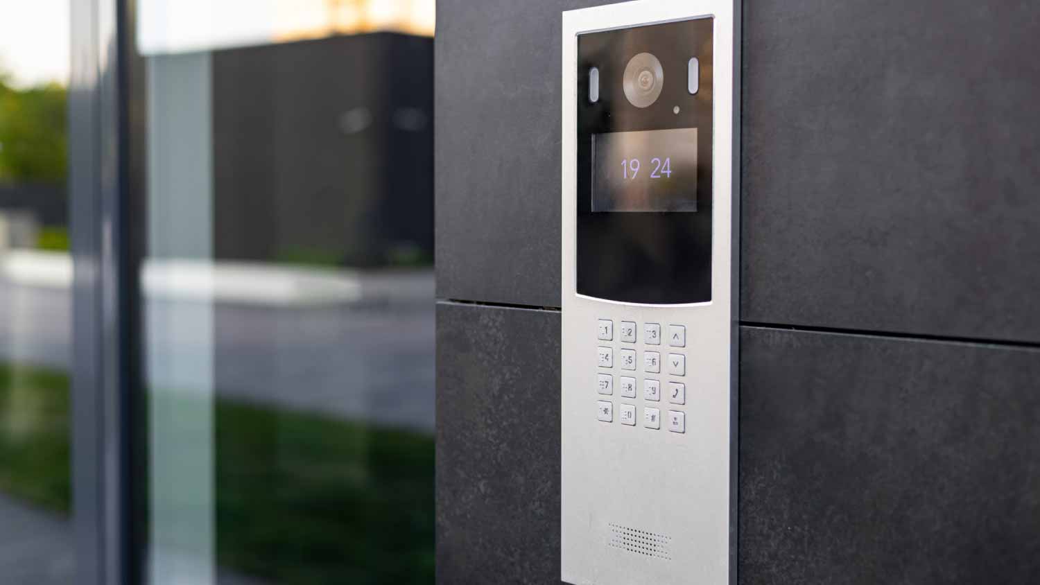 Entrance doorbell in a multi-apartment building