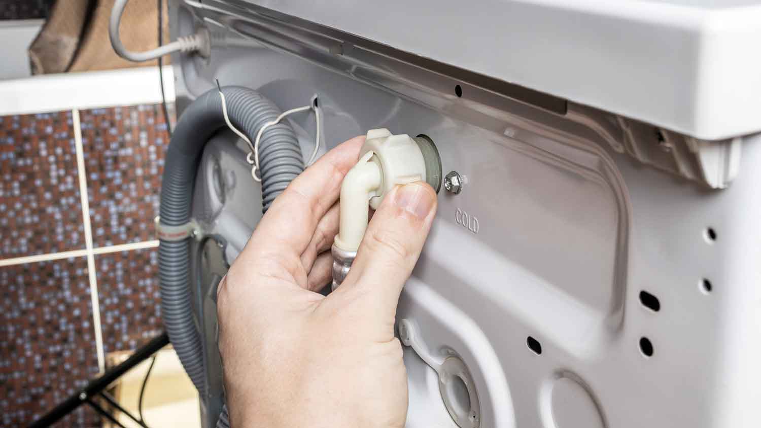 Hand tightening washing machine drain hose