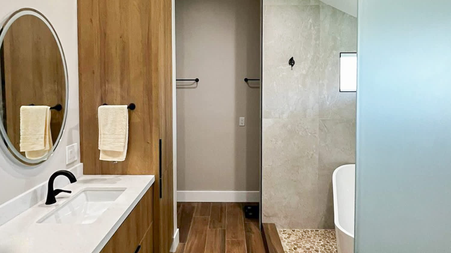 Modern bathroom with a bathtub and single sink