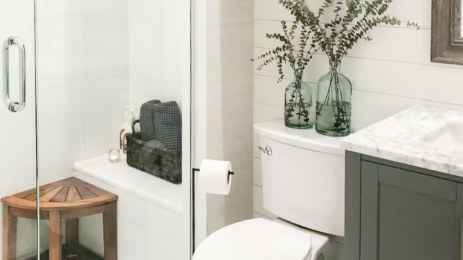 Small modern bathroom