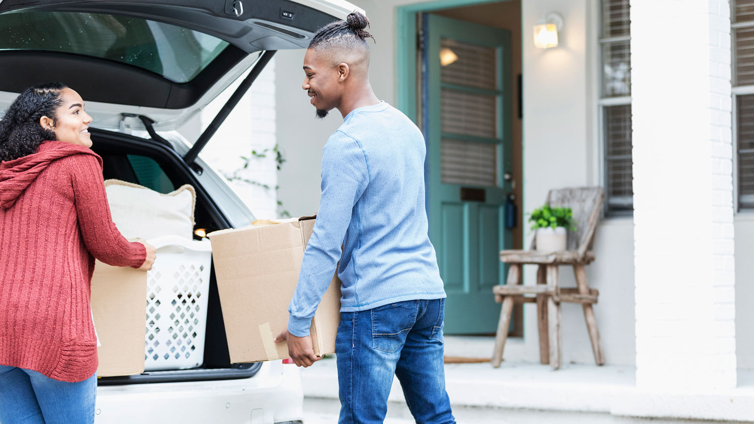 Young couple loads car for a long-distance move
