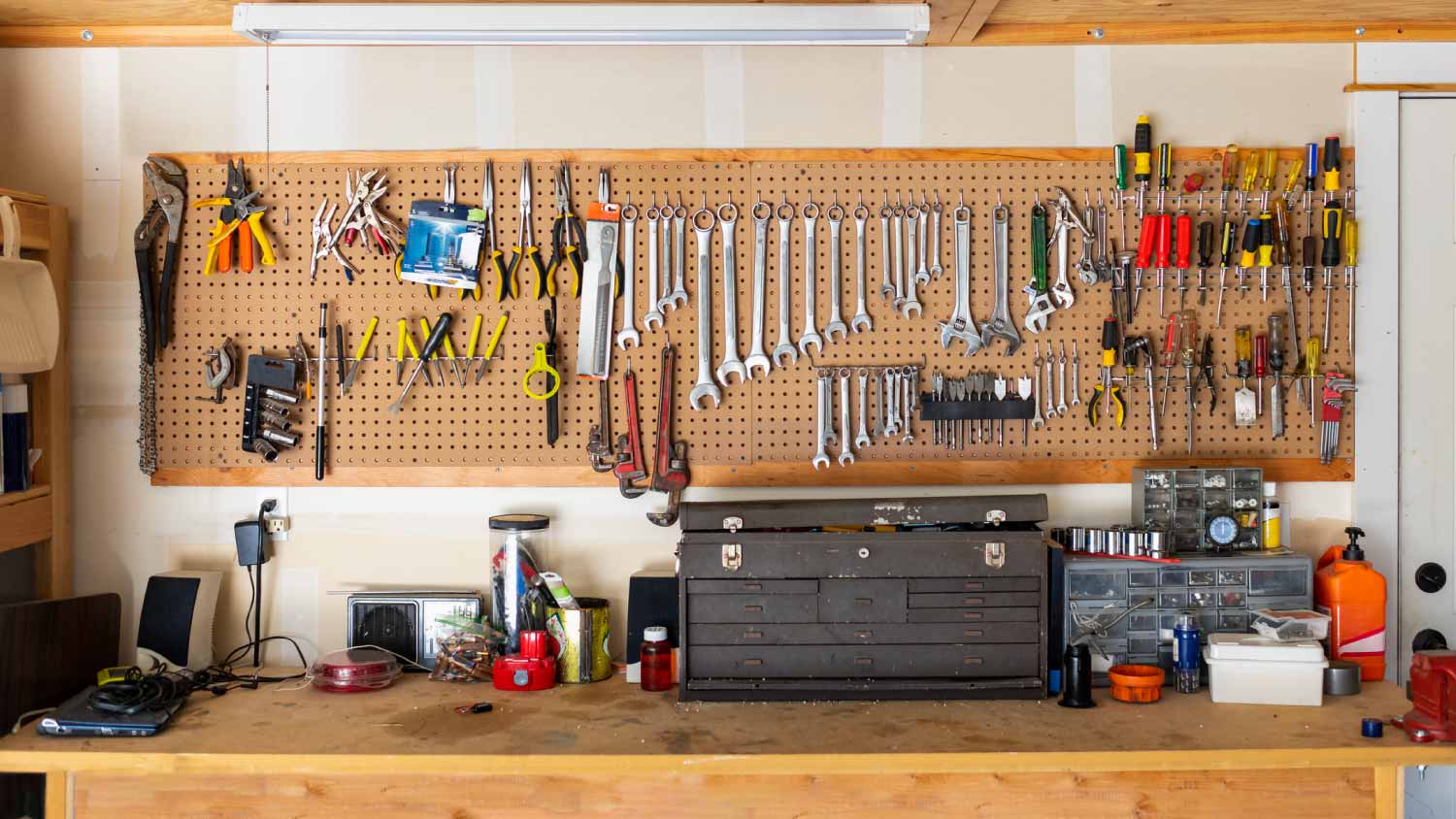 Work bench with tools