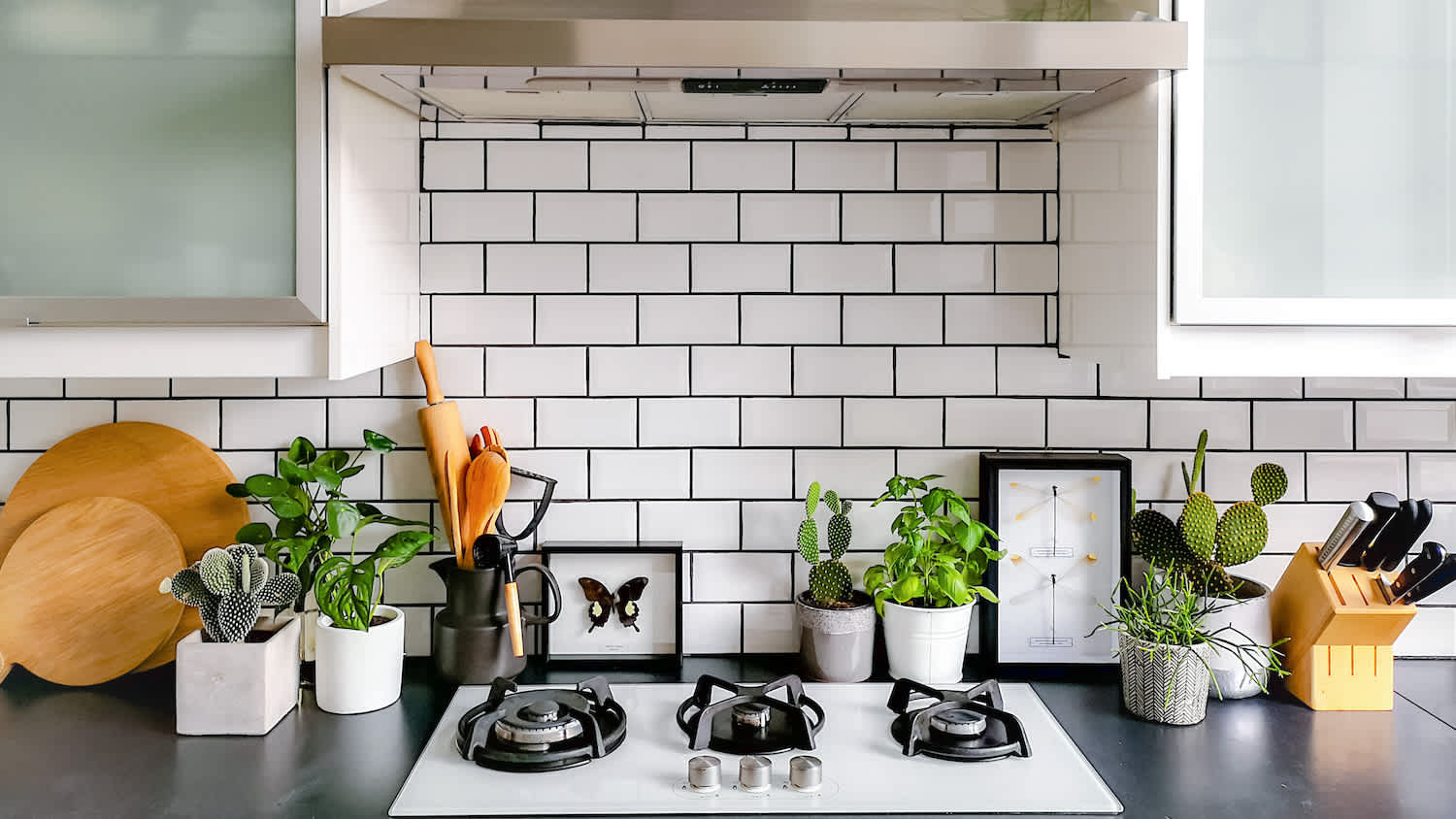 white kitchen with grey backsplash