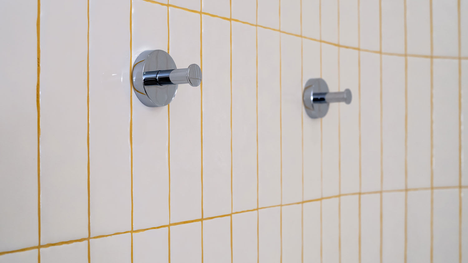 Vertical tiles with yellow grout