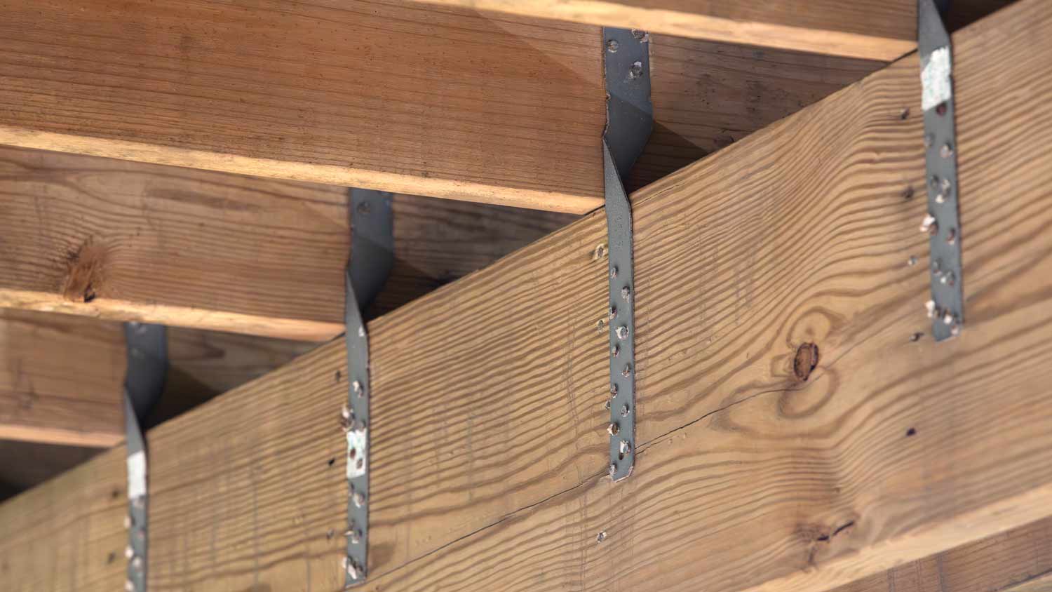 hurricane straps under house