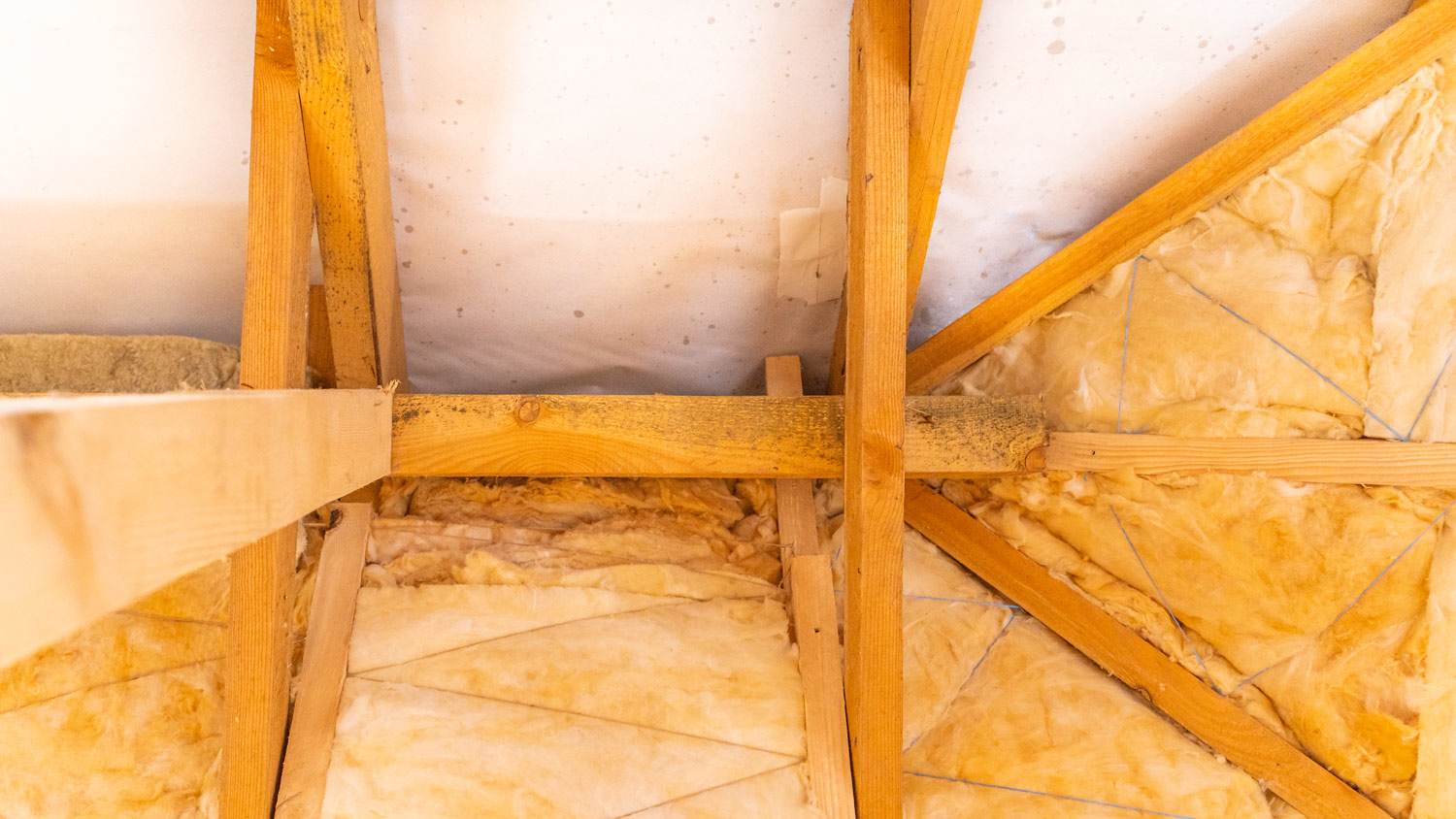 The roof is insulated with yellow glass wool